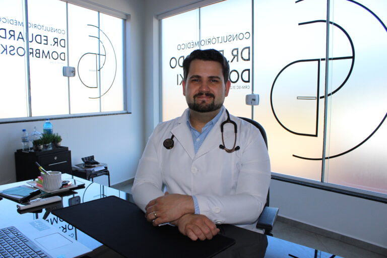 Consultório Médico do Dr. Eduardo Dombroski completa um ano de atendimento no novo espaço