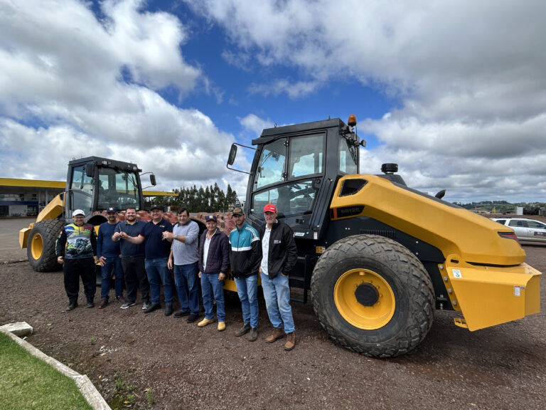 Governo Michel e Mathias investe em dois novos rolos compactadores
