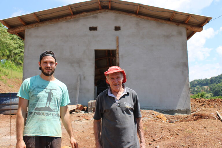 Família Benini aposta em tecnologia e constrói chiqueirão moderno na Linha Tigre