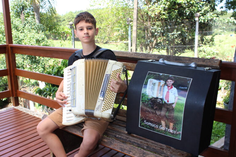 “Samuca Gaiteiro” encanta público em suas apresentações