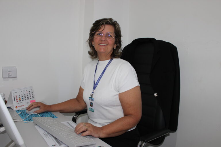 Izabel Schaefer, a Nina, assume a nova secretaria