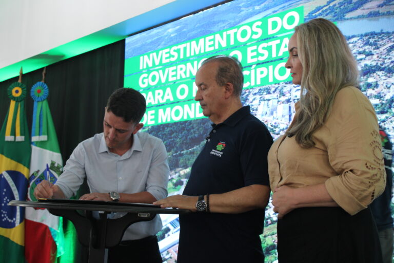 Governador Jorginho Mello assina ordem de serviço para revitalização da Rua Antas