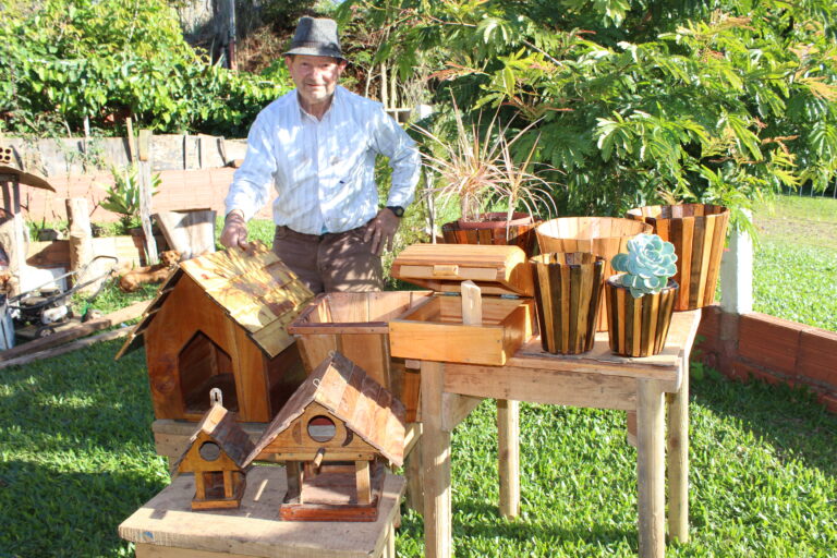 Trabalhos artesanais em madeira