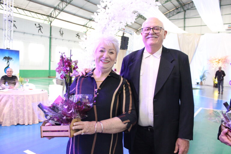 Paula Alzira e Alvino Soethe são escolhidos como Vovô e Vovó de Iporã do Oeste